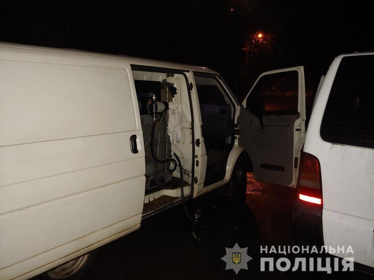 Во время проверки полиция обнаружила 1100 литров топлива / dp.npu.gov.ua Во время проверки полиция обнаружила 1100 литров топлива / dp.npu.gov.ua