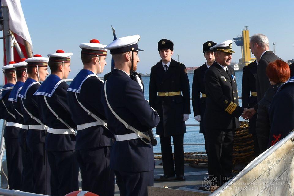 Макрон нагородив командувача ВМС України Воронченка національним орденом Франції / фото facebook.com/navy.mil.gov.ua Макрон нагородив командувача ВМС України Воронченка національним орденом Франції / фото facebook.com/navy.mil.gov.ua