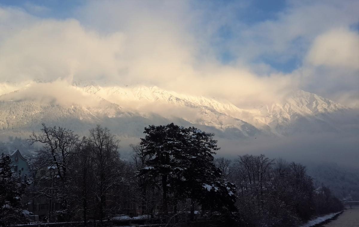 Фото Набережная Инсбрука в окружении Альп 09 ноября 2019