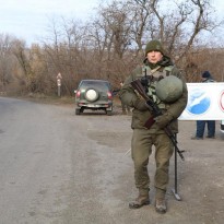 Ukraine guardsmen, police officers continue to patrol Zolote in enhanced mode
