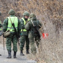 Russian occupiers in Donbas equipping new firing positions for self-propelled guns, tanks – intel