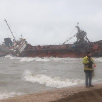 В Одессе госпитализированы два моряка с потерпевшего крушение танкера "Делфи"