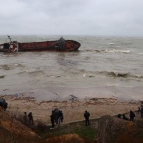 В Одессе закрыли пляж, возле которого потерпел крушение танкер 