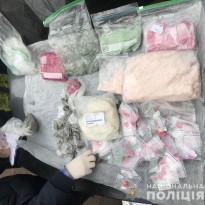 "Масштабная спецоперация": полиция накрыла синдикат наркоторговцев, один из ее членов - депутат ОТГ (фото, видео)