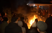 На Чернігівщині люди палили шини, вимагаючи розслідувати загибель хлопця (відео)