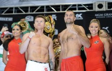 Відомий російський боксер роздягнувся догола на зважуванні перед топ-боєм (відео)