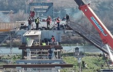 В Станице Луганской начался монтаж второй металлоконструкции моста