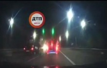 У мережі з'явилося відео моменту вибуху авто на трасі в Києві