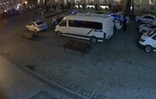 Футбольные фанаты устроили массовую драку в центре Львова, травмированы полицейские (видео)