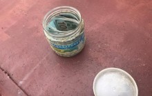 По стопам Чауса: в Сумах судья пытался спрятать взятку в банке из-под горошка (фото)