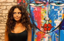 Настя Каменських блиснула стрункими ногами в ультракороткій спідниці (фото)