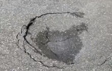 "Пекло починає виходити на поверхню": у Києві зняли на відео новий прорив теплотраси