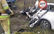 Тільки отримала права: у Києві бетономішалка розчавила легковик - загинула дівчина (фото)