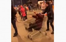 В Днепре пенсионерка покаталась на тележке из супермаркета (видео)