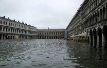 В Венеции объявили чрезвычайное положение из-за рекордного наводнения