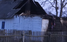 Выгнала из дома: на Житомирщине мужчина едва не сжег заживо мать с шестью детьми (видео)