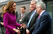 Героцгиня Кембриджская прибыла в детский хоспис The Nook в графстве Фрамингем в любимом костюме (фото)