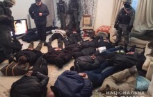 У Києві 17 чоловіків намагалися захопити приватну квартиру (фото, відео)