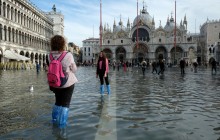 Венеция готовится к усилению наводнения, объявлен высший уровень опасности