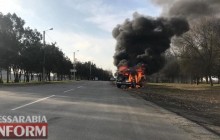 В Одеській області на ходу загорівся поліцейський автомобіль