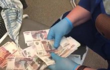 Золота антилопа: з російської 87-річної пенсіонерки висипалося 300 тисяч рублів (відео)