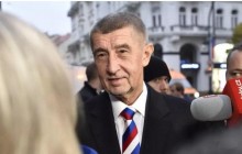Прем'єр Чехії на річницю революції прийшов у краватці з "російським прапором" (фото)