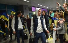 Теплий прийом для тріумфаторів кваліфікації: фанати зустріли збірну України в аеропорту (фото, відео)
