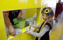 Половина школ Киева питается по принципу "шведского стола" или из предложенных блюд – КГГА