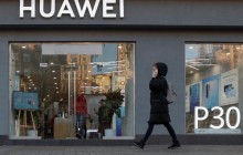 На фоне санкций США Huawei вдвое сократит выпуск смартфонов