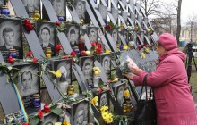 Календар подій: День пам'яті Героїв Небесної сотні, спалення Джордано Бруно, провал Гогена, перші собачі перегони й авіапошта, як "опустили" Плутон, шок Едісона від свого відкриття і прабатько тенісу