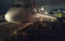 В аеропорту "Одеса" сталася НП з літаком, низку рейсів скасовано (фото, відео)