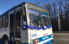 В Харькове пара коммунальщиков устроила свадьбу в троллейбусе (фото)