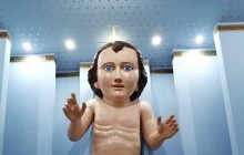 У Мексиці встановили найбільшу у світі статую маленького Ісуса, схожу на поп-зірку 80-х