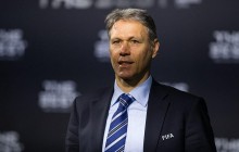 Легендарний голландський футболіст виголосив нацистське привітання в прямому ефірі (відео)