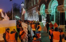 Біля НБУ працівники найбільших заводів вимагають повернути курс на рівень 27 гривень за долар