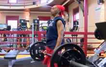 Неудачное ограбление: в США вор нарвался на 82-летнюю тяжелоатлетку (видео)