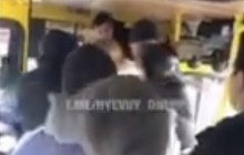 У салоні маршрутки в Дніпрі побилися пасажири – соцмережі (фото)