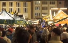 У Франкфурті вже запрацював різдвяний ярмарок, а до Вашингтона ялинку привезли коні (відео)