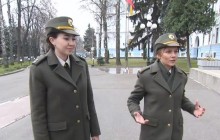 В Україні жінок-військових одягнуть у нову форму (відео)