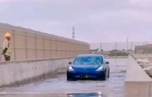Tesla довела, що електромобілі не бояться води (відео)