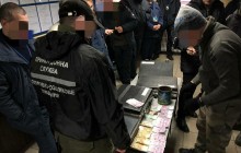 "Ми митниця – нам все можна": у МВС показали фото з обшуків на кордоні з РФ