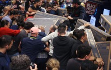 Длинные очереди и протесты: журналисты показали, как прошла Черная пятница в США и Европе (видео)