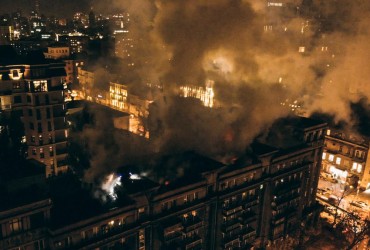 Large-scale fire in Kyiv's residential building