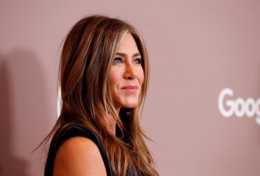 56-річна Еністон чесно поділилася секретами догляду за обличчям