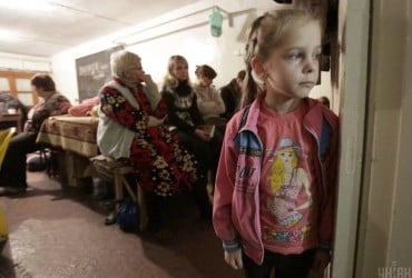 Як заспокоїти і розважити дитину в укритті: Поради для батьків