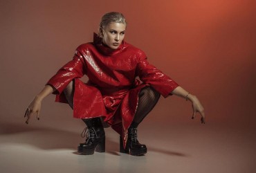 Дерзкая MARUV написала новый порно-хит