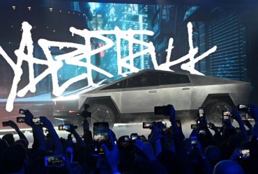 Кадыров похвастался еще двумя Cybertruck, которые отправил на войну против Украины