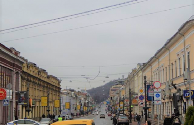 Не пройдеш: на одній з пішохідних вулиць Києва відкрили рух для автомобілів