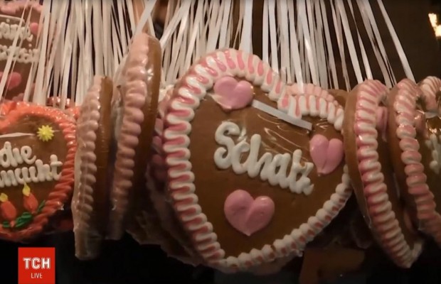 Свято наближається: у Відні засяяли різдвяні вогні й запрацювали ярмарки (відео)