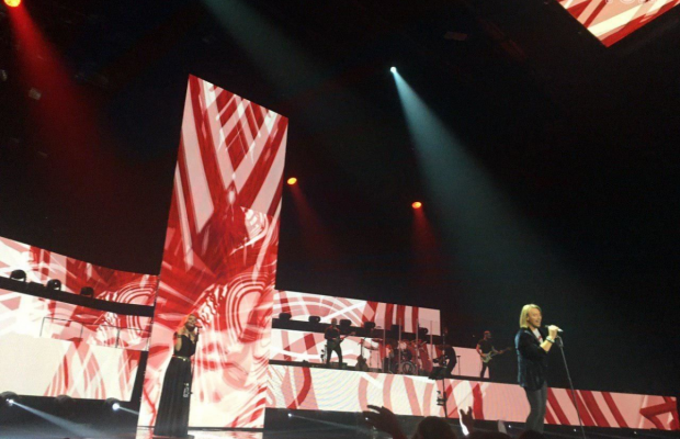 "Куда лезешь?": на концерте Олега Винника в Киеве фанатки били друг друга и таскали за волосы (видео)